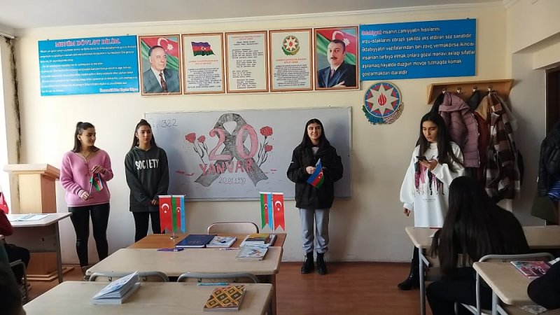  UNEC-in nəzdində Sosial İqtisadi Kollecdə birinci saat dərslər 20 Yanvar faciəsinin otuz ikinci il dönümünə həsr olunub. - Əlavə şəkil 1
