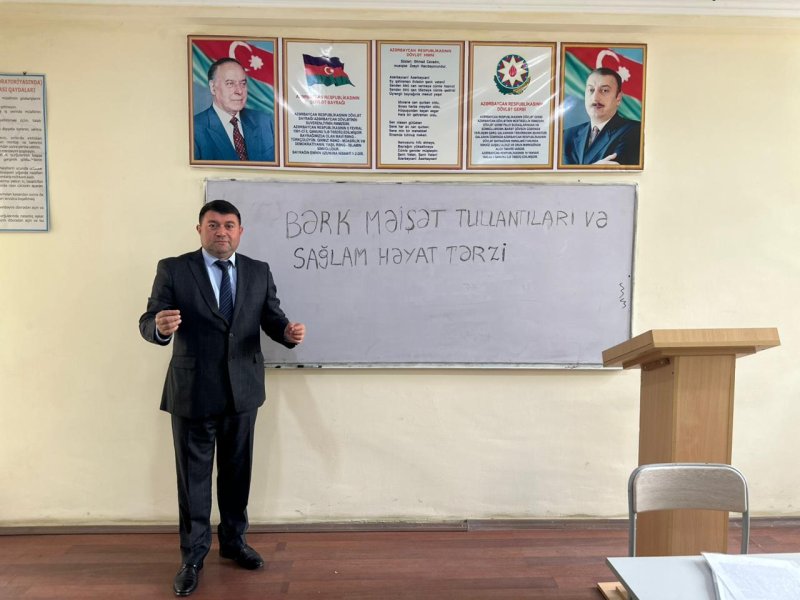 Kollecdə “Bərk məişət tullantılarının sağlam həyat tərzimizdə rolu” adlı nümunəvi dərs keçirilib