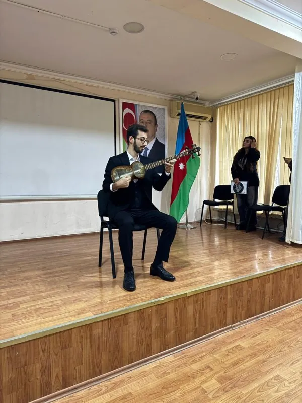  UNEC-in Nəzdində Sosial-İqtisadi Kollecdə Heydər Əliyevin anım gününə həsr olunmuş tədbir keçirilib. - Əlavə şəkil 4